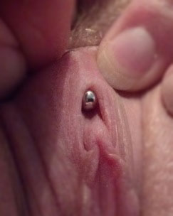 Vertical Clit Hood piercing, hood retracted, short bar