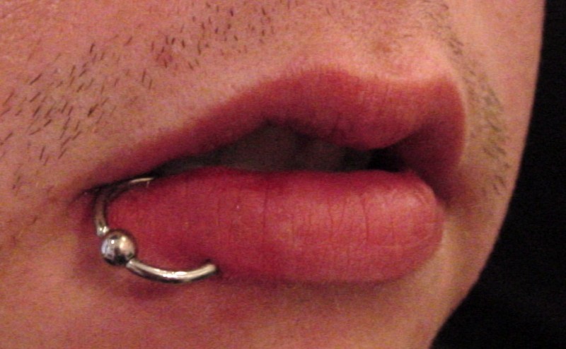 Lip piercing with ring