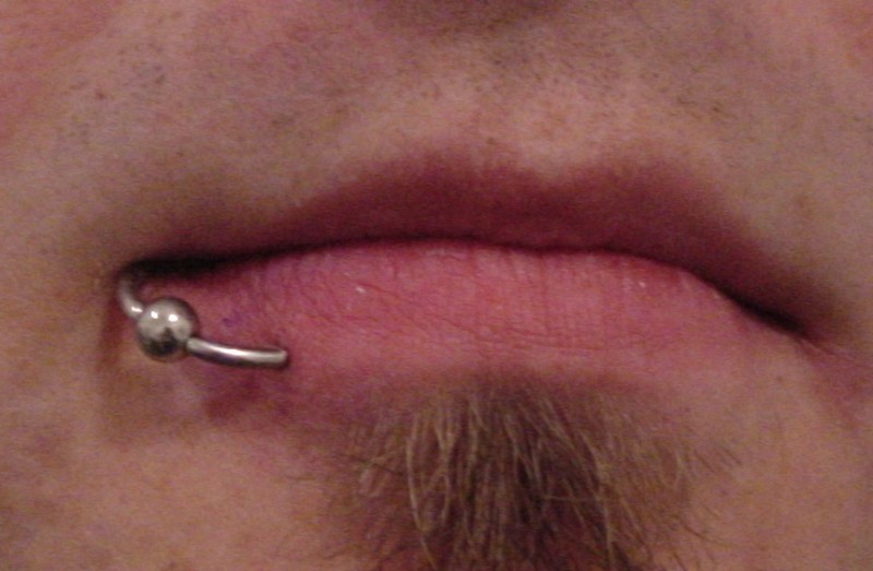 Lip piercing with ring